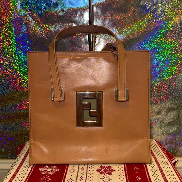 Fendi Tan Leather Bag with optional shoulder strap, silver hardware GUC - Picture 5 of 14